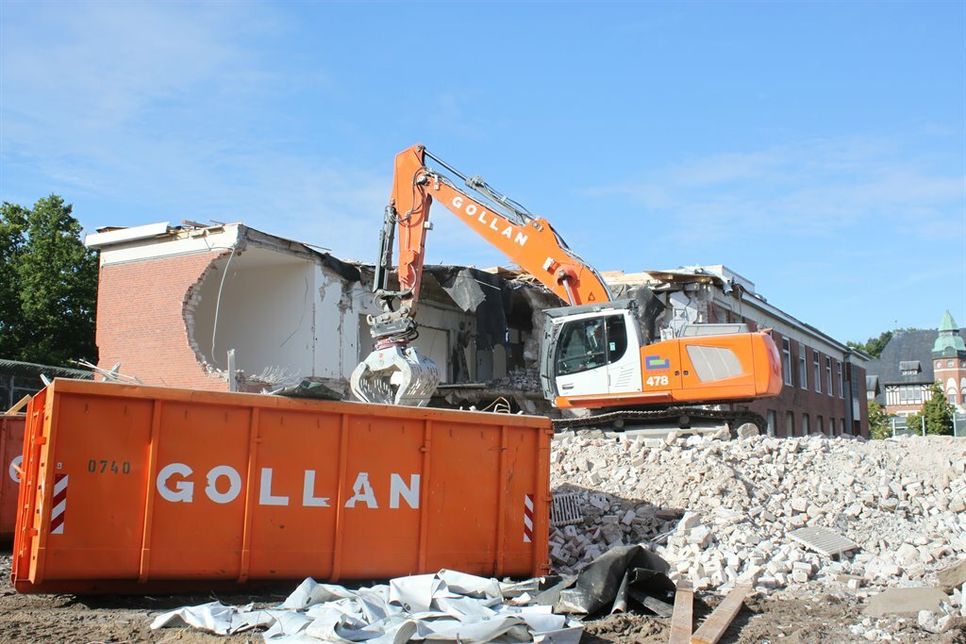 Die Materialien werden auf den Recyclinghöfen Süsel und Beusloe aufbereitet und verwertet.