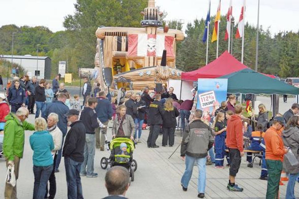 Zahlreiche Neugierige und viele Aktive von fern und nah zog es am Tag der offenen Tür auf das neue Gelände der FTZ in Preetz