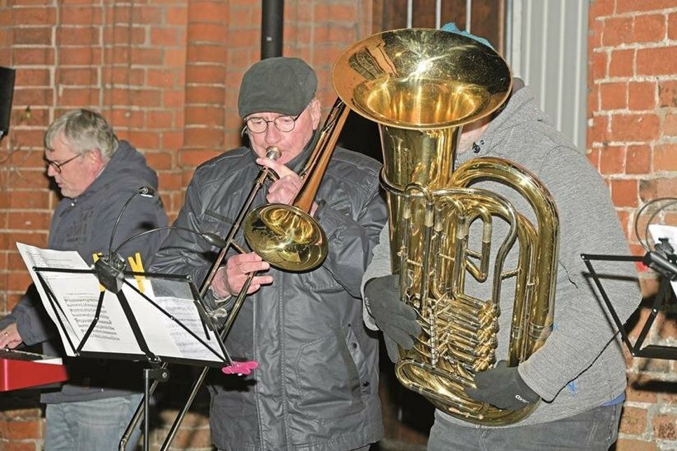 Für den musikalischen Rahmen sorgten die Bläser der Ascheberger Kirchengemeinde sowie der Plöner Kantor und Organist, KMD Henrich Schwerk.