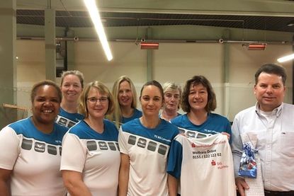 Francia Sarau, Constanze Bedei, Susanne Klamke, Diana Müller, Christiane Steen, Gaby Höpfner und Heike Weber-Klüver bedankten sich bei Wolfram Dröse (v. lks.).