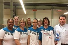 Francia Sarau, Constanze Bedei, Susanne Klamke, Diana Müller, Christiane Steen, Gaby Höpfner und Heike Weber-Klüver bedankten sich bei Wolfram Dröse (v. lks.).