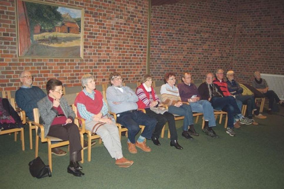 Neun Senioren folgten in Heikendorf der Einladung zur Informationsveranstaltung „Wohnen für Hilfe“.