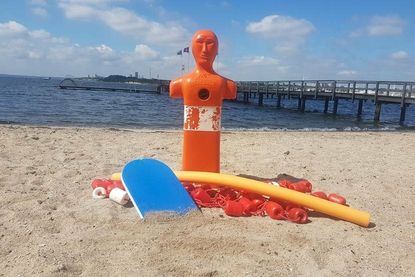 Schwimm- und Rettungsschwimmausbildung der DLRG Neustadt im Strandbad.