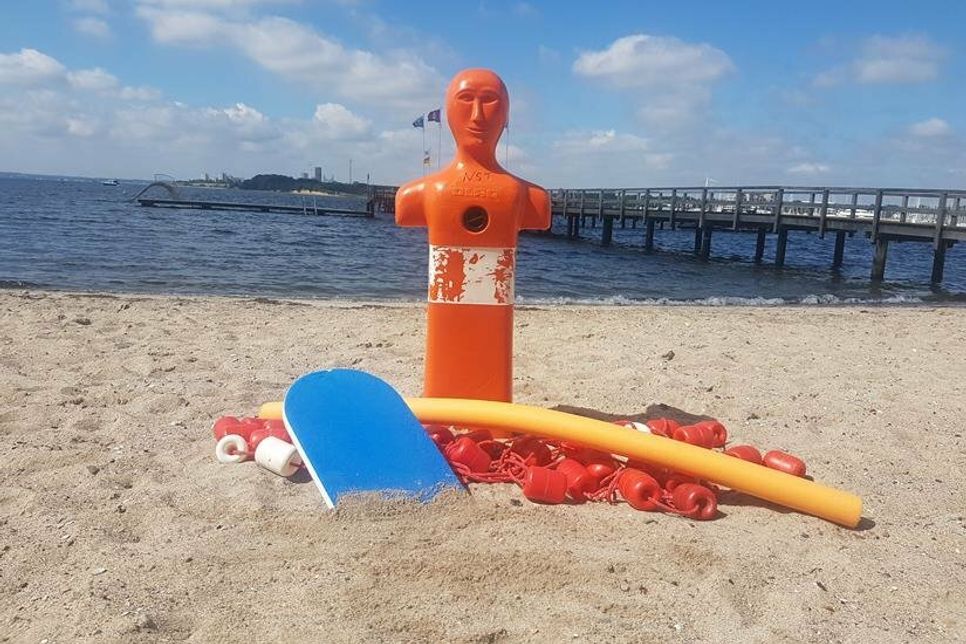 Schwimm- und Rettungsschwimmausbildung der DLRG Neustadt im Strandbad.