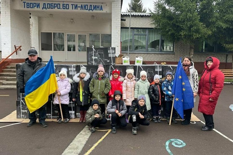 Auslieferung der Notstromaggregate im ukrainischen Tschernihiw.