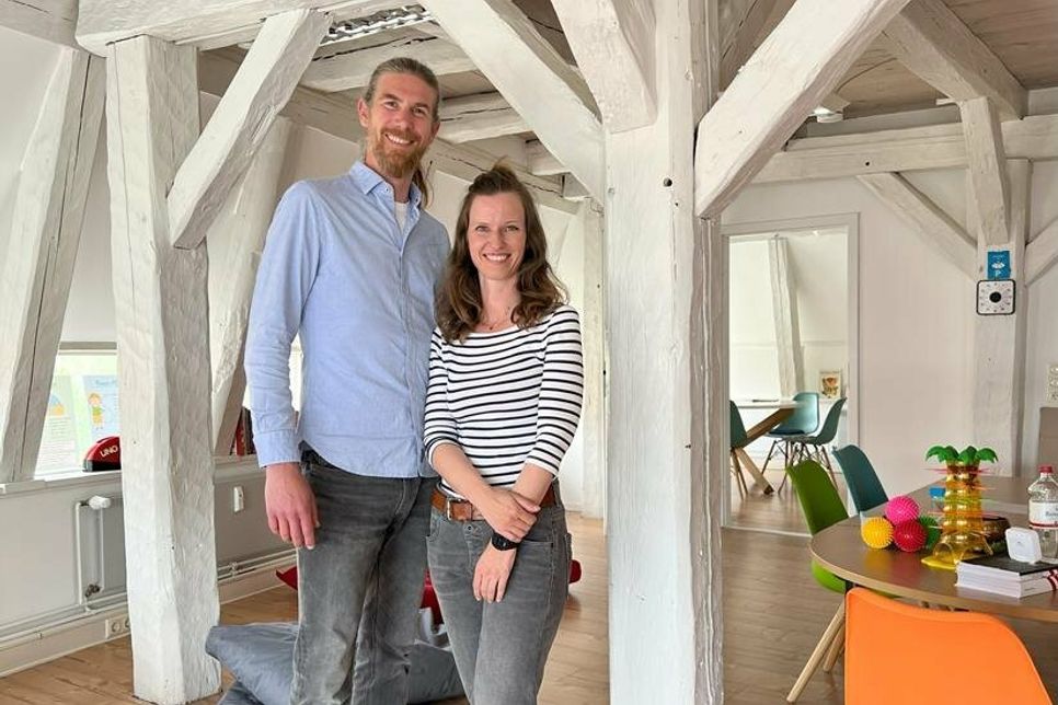 Marcel Hahn und Carolin-Marie Martin arbeiten seit den 90er Jahren mit Kindern und Jugendlichen und sind zudem zertifizierte Konzentrationstrainer und Elterncoaches.