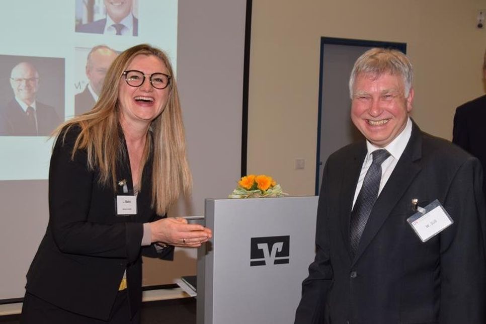 Lydia Bahn und Werner Süß bei der symbolischen Schlüsselübergabe.