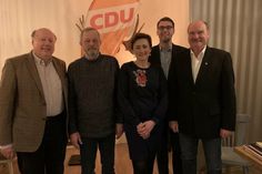 Gratulierten der neuen 1. Vorsitzende Dr. Karolina Vöge: Schriftführer Friedrich-Karl Kasten (v. lks.), Heinrich Holtfester, Fraktionsvorsitzender Sebastian Schmidt und 2. Vorsitzender Rolf Hansen.