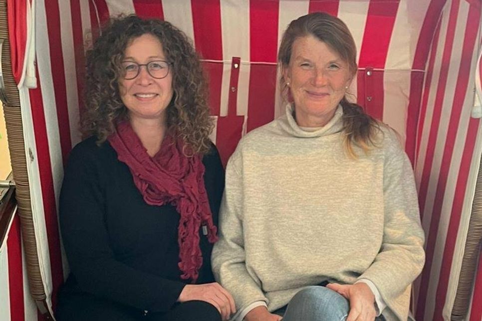 Natalia von Levetzow und Anja Neumann (v. lks.) vermitteln in einem interaktiven Online-Vortrag Wege aus der Wutfalle mit Hilfen für Eltern, die nicht mehr in die Luft gehen wollen.