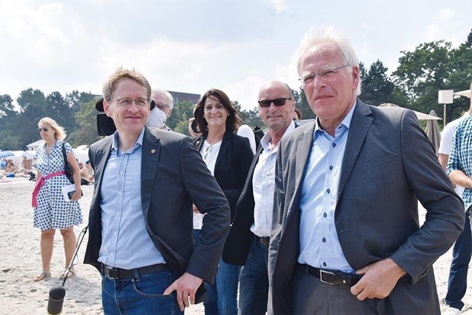 Bei seinen Besuchen in Timmendorfer Strand (Foto) und in Scharbeutz wurde Daniel Günther von Ostholsteins Landrat Reinhard Sager (rechts) und Hartmut Hamerich (CDU, MdL) begleitet.