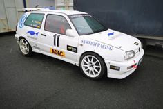 Bremerhaven. Am Sonntag vergangener Woche wurde in Bremerhaven ein Rallyesprint durchgeführt. Da nach der Coronazeit wieder einmal eine Rallyeveranstaltung durchgeführt wurde, hatten sich aus ganz Deutschland Teams auf den Weg nach Bremerhaven gemacht, wodurch ein sehr starkes Starterfeld vor Ort war. Während der vier Prüfungen lief der Golf von Armin Holz und seinem Grömitzer Copilot Michael Velke immer besser. Am Ende der ersten Veranstaltung konnte man sich über einen 8. Gesamtrang und den Klassensieg freuen. (red)