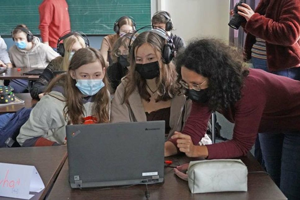 Erste Schritte machten am Mittwoch Schüler*innen der 9. Klasse am Johann-Heinrich-Voß-Gymnasium: Die sogenannten Fachtage dienen der Orientierung und Einführung in das digitale Musizieren.