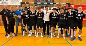 Die A-Jugend der HSG-Ostsee mit Sponsor Norman Bock von expert.
