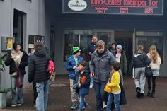 Vorfreude pur: Viele Familien kamen zum zweiten Familien-Kinotag ins Kinocenter vor dem Kremper Tor.