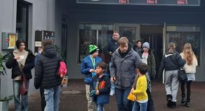 Vorfreude pur: Viele Familien kamen zum zweiten Familien-Kinotag ins Kinocenter vor dem Kremper Tor.