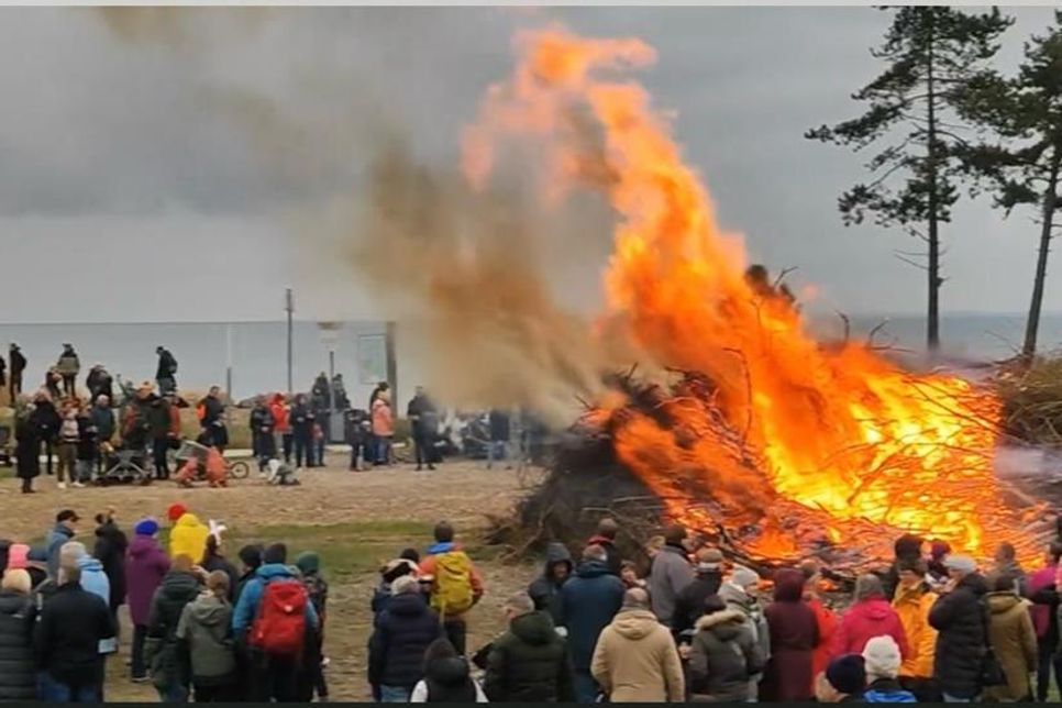 Das Osterfeuer in Kellenhusen war sehr gut besucht.