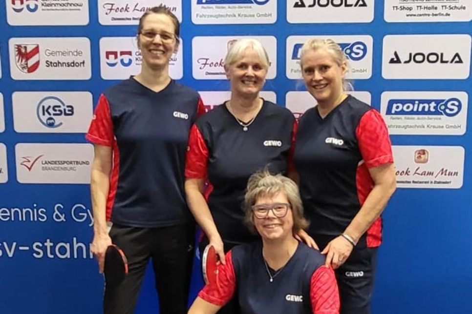 Bente Grimm, Regine Mohr, Birgit Franzen und Michaela Flackus (vorne).