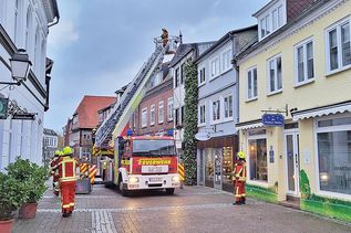 Die aktuelle Drehleiter der Preetzer Feuerwehr hat bereits 20 Jahre auf dem Buckel und kommt häufig zum Einsatz.