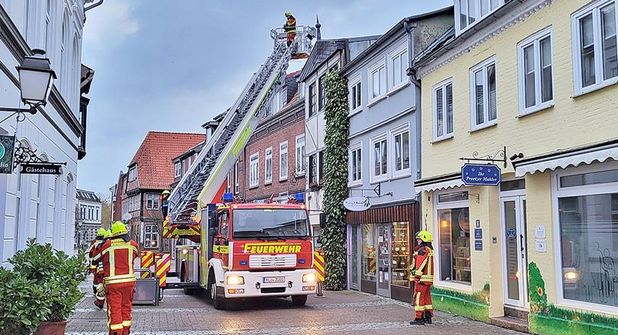 Die aktuelle Drehleiter der Preetzer Feuerwehr hat bereits 20 Jahre auf dem Buckel und kommt häufig zum Einsatz.