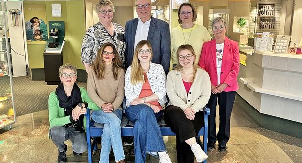 Von hinten links: Silvia Asmußen, Fred Asmußen, Nadine Berger, Kirsten Freese. Von vorne: Corinna Ratke-Voß, Manja Johnsen, Marie Asmußen, Viktoria Milczak.