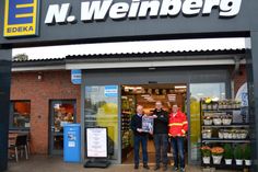 Jürgen Schlünder (DLRG Dahme), Nils Weinberg (Betreiber Edeka Grube) und Ken Blöcker (DLRG Eckernförde).