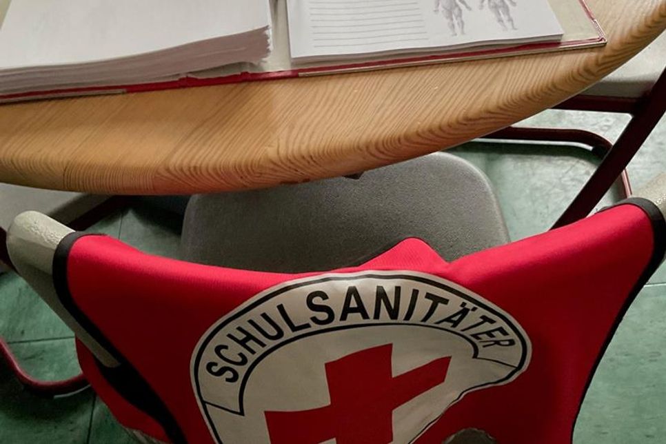 Schülerinnen und Schüler setzen sich im Schulsanitätsdienst und als Konfliktlotsen ehrenamtlich für ihre Mitschüler ein.