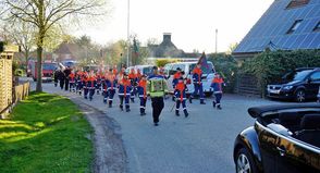 Fackelumzug der Jugendfeuerwehren des Amtes Lensahn anlässlich des 30. Jubiläums der JF Damlos.