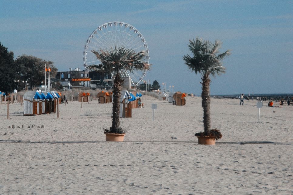 Der Blick vom Strand auf das Riesenrad