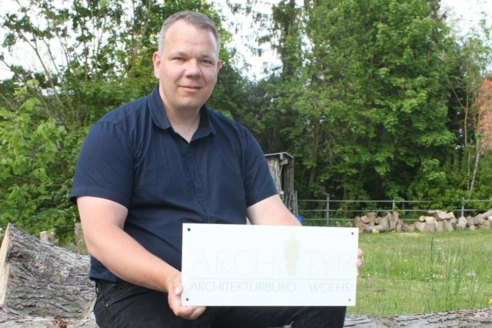 Mike Woehs ist verheiratet und Vater einer Tochter. Das Landleben genießt er genauso wie seinen Beruf.