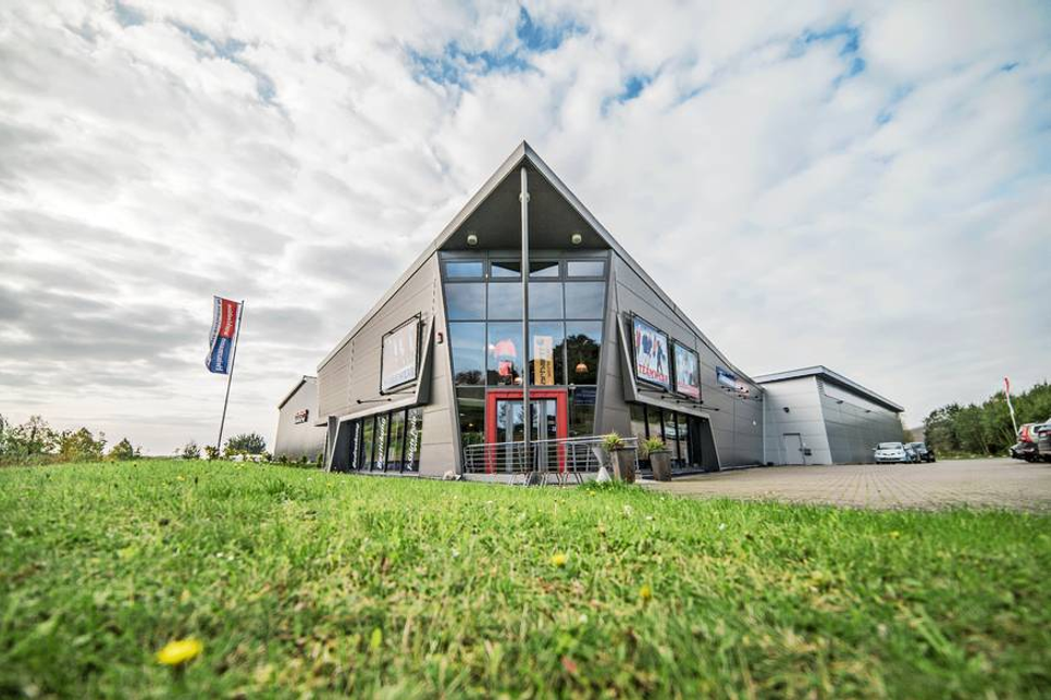 Das Familienunternehmen steht seit drei Jahrzehnten für Kunden- und Serviceorientierung und bietet seinen Kunden für einen stressfreien Einkauf kostenlose Parkmöglichkeiten vor Ort. Foto: Heinzmann.