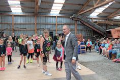 Museumsleiter Eckhard Schulte freute sich auf Zumba-Fitness mit Iris Kulow.
