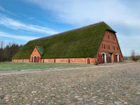Musicals, Record Release Partys oder Poetry Slam - in der riesigen reetgedeckten Scheune findet normalerweise ein hochkarätiges Kulturprogramm statt.
