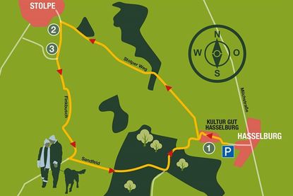 Die Wanderstrecke. Die Ziffern 1 bis 3 markieren die Tourenstopps Gutshof (1), Weberkate (2) und das Naturdenkmal Eiche (3).