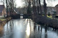 Reizvolles Fotomotiv: der Burggraben im winterlichen Gegenlicht.