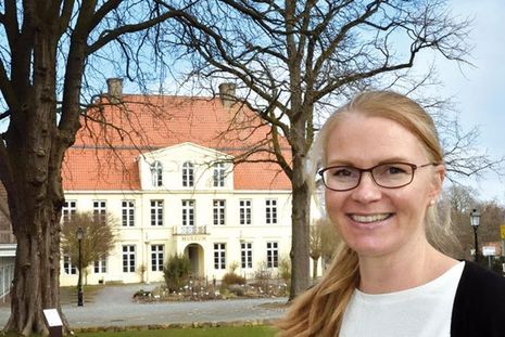 Kunsthistorikerin Julia Meyer leitet das Museum des Kreises Plön und ist Vorsitzende der Arbeitsgemeinschaft für Heimatkunde im Kreis Plön e.V., der die bis Juni 2021 verlängerte Sonderausstellung „Heimat Highlights“ gewidmet ist.