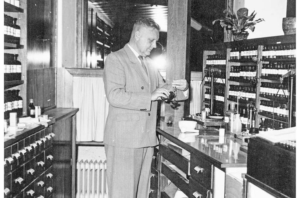 Willy Krause baute seine Apotheke ab 1948 in Preetz neu auf.