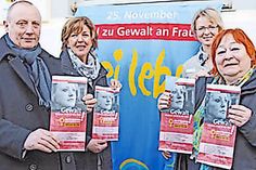 Seit vielen Jahren aktiv am Internationalen Tag gegen Gewalt gegen Frauen: Hans-Peter Klausberger, Claudia Wolf, Gudrun Dietrich und Christa Feigl.