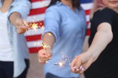 Ein Feuerwerk geht auch etwas besinnlicher. Immerhin 60 Prozent der Bundesbürger sprechen sich für ein Ende der archaischen Böllerei an Silvester aus.