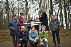 Suchen nach ehrenamtlichen Helfern: Wolfgang Prehn (TSV Lensahn), Christiane Hillmer (Leitung AWO Haus am Mühlenteich), Inge Graaf (DRK Ortsverein) (vorne v. lks.); Ute Estermann (AWO Ortsverein und Landfrauen), Gisela Schareina (Kirchengemeinderat), Klaus Winter (Bürgermeister), Corinna Ippig (Projektkoordinatorin), Pastor Jörg Reimann, Helga Grieben (Kirchengemeinderat) (hinten v. lks.).