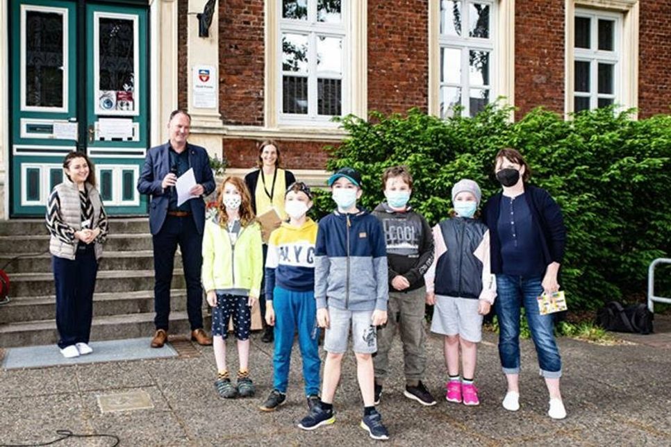 1. Preis Gruppensieger und Publikumspreis: Betreute Grundschule, Friedrich-Ebert Schule (3. Klasse): Nele, Lydia, Lovis, Jan-Neo, Fabian, Luca, Roman, Fatima, Jannes, Leonard, Tristan, Alexandra (nicht alle auf dem Foto) mit Betreuerin Birte Settgast.