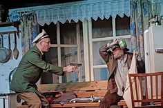 Polizist Hansen (Matthias Dehn) und Jochen Muhl (Christian Becker)