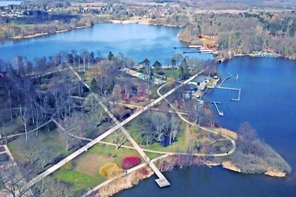 Die Welt von oben zu sehen, das ist eine faszinierende Erfahrung, die längst nicht mehr nur professionellen Filmern und Fotografen vorbehalten ist. Kameradrohnen eröffnen Hobbyfliegern neue Möglichkeiten und zeigen auch Vertrautes wie  in neuen Zusammenhängen. Wenn man sich dabei an die geltenden Regeln hält, verspricht diese Freizeitgestaltung ungetrübtes Vergnügen