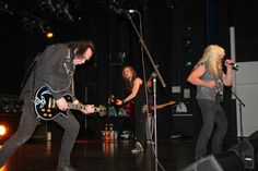 Volle Power auf der Bühne. „Bon Scott“ lief am Samstag zur Höchstform auf.