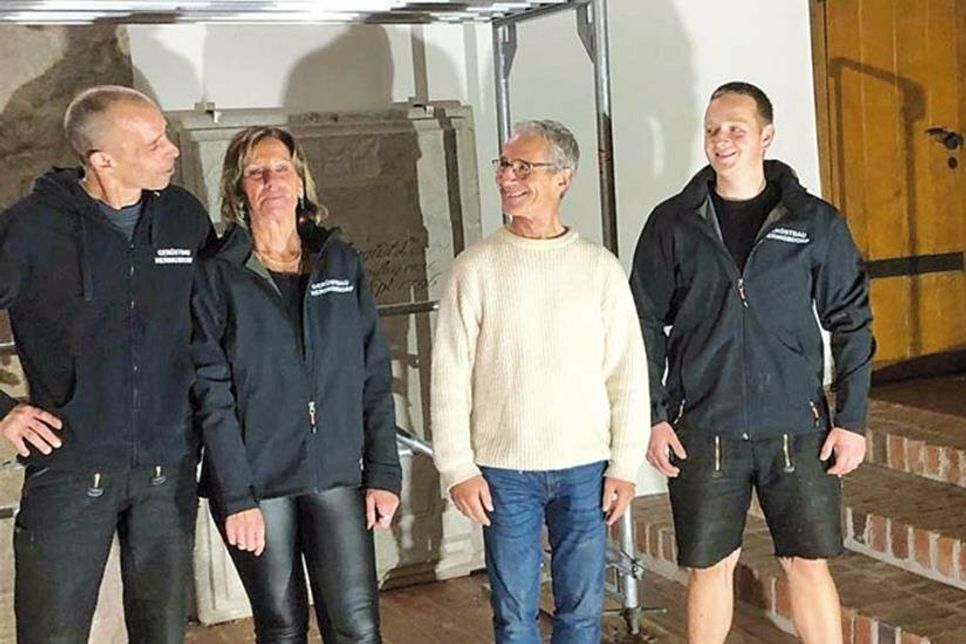Geru¨stbau Heringsdorf v.l.n.r.: Inh. Karsten Basalla, Heike Krause, P. Michael Thermann, Max Jochmann.