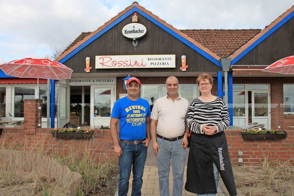 Inhaber Rajesh Kohli (Mi.) mit seinem Bruder Rakesh Kohli und Mitarbeiterin Marina Schmalz.