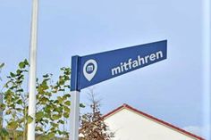 Hinweisschild bei der Mitfahrbank.