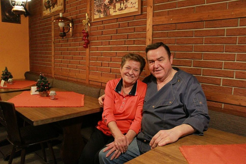 Haben die Dorfschänke über 36 Jahre lang mit viel Herzblut und Herzlichkeit betrieben: Konny und Jürgen Ahrens.