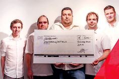 Als erste „Amtshandlung“ überreichte das Marketingteam eine Spende über 500 Euro an den 2. Vorsitzenden Stephan Hildebrandt. Zudem wurde das neue Logo vorgestellt.
