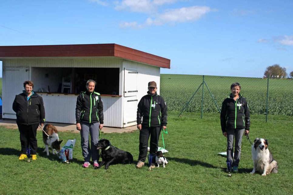von li Gabriele Schacht mit Benngi, Natascha Trost mit Balou, Martina Sprung mit Emma, Vera Niebuhr mit Milow.