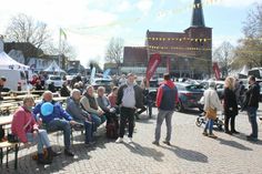 Autos und mehr. Viele Attraktionen lockten auf den Marktplatz.